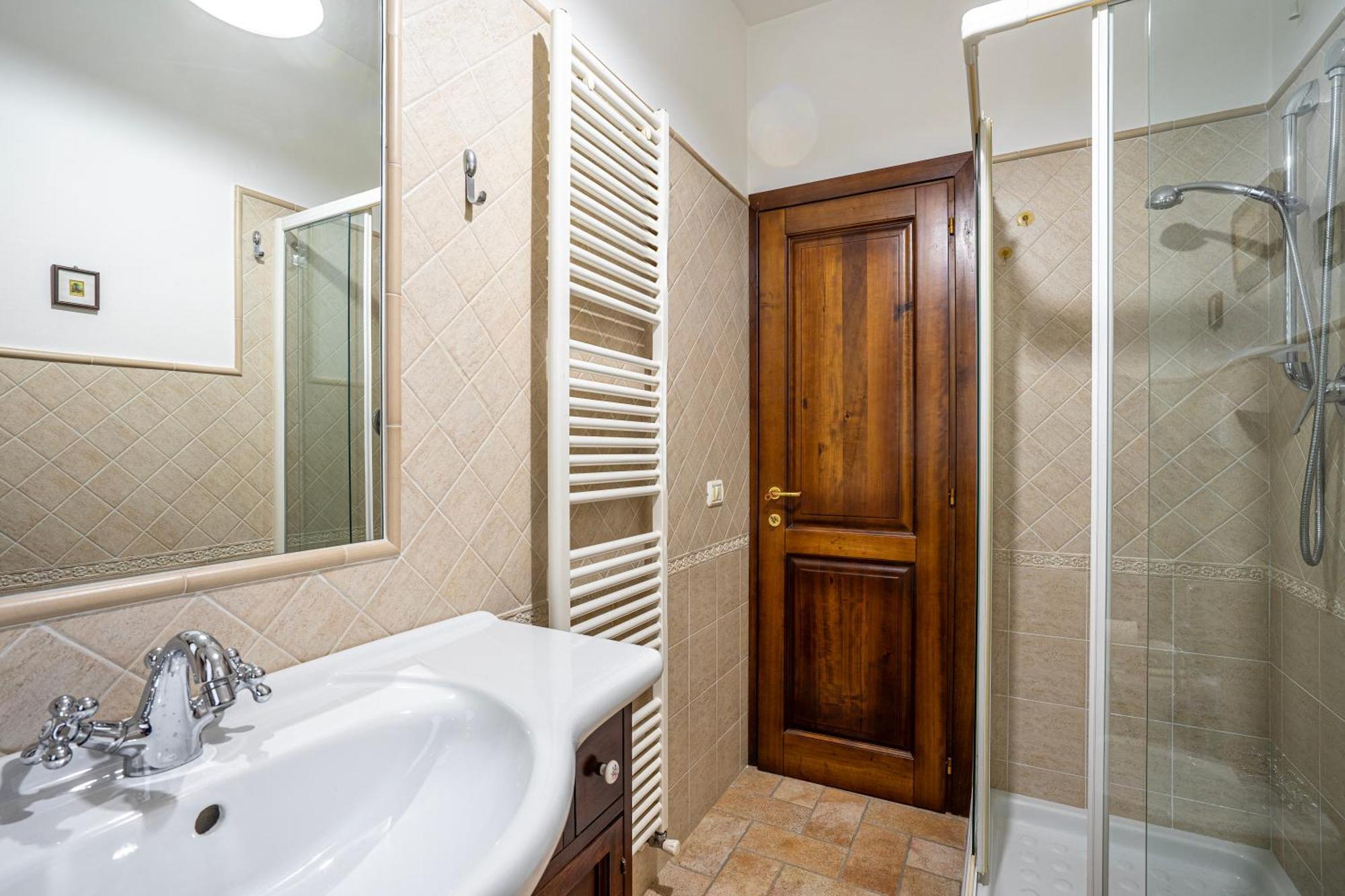 Charming With Garden & Stunning Views Of *