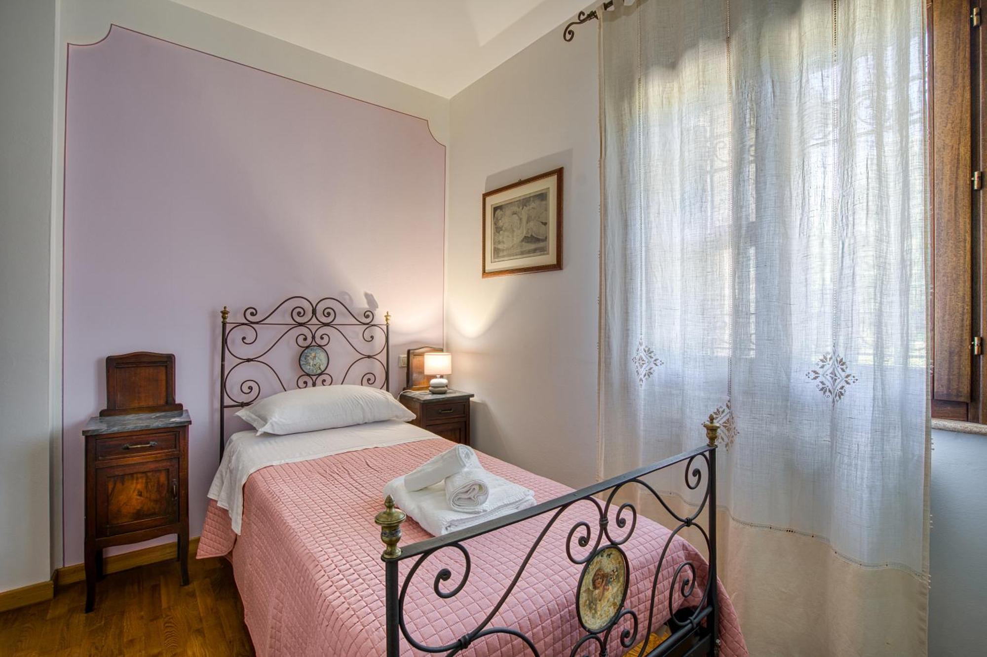 Charming With Garden & Stunning Views Of