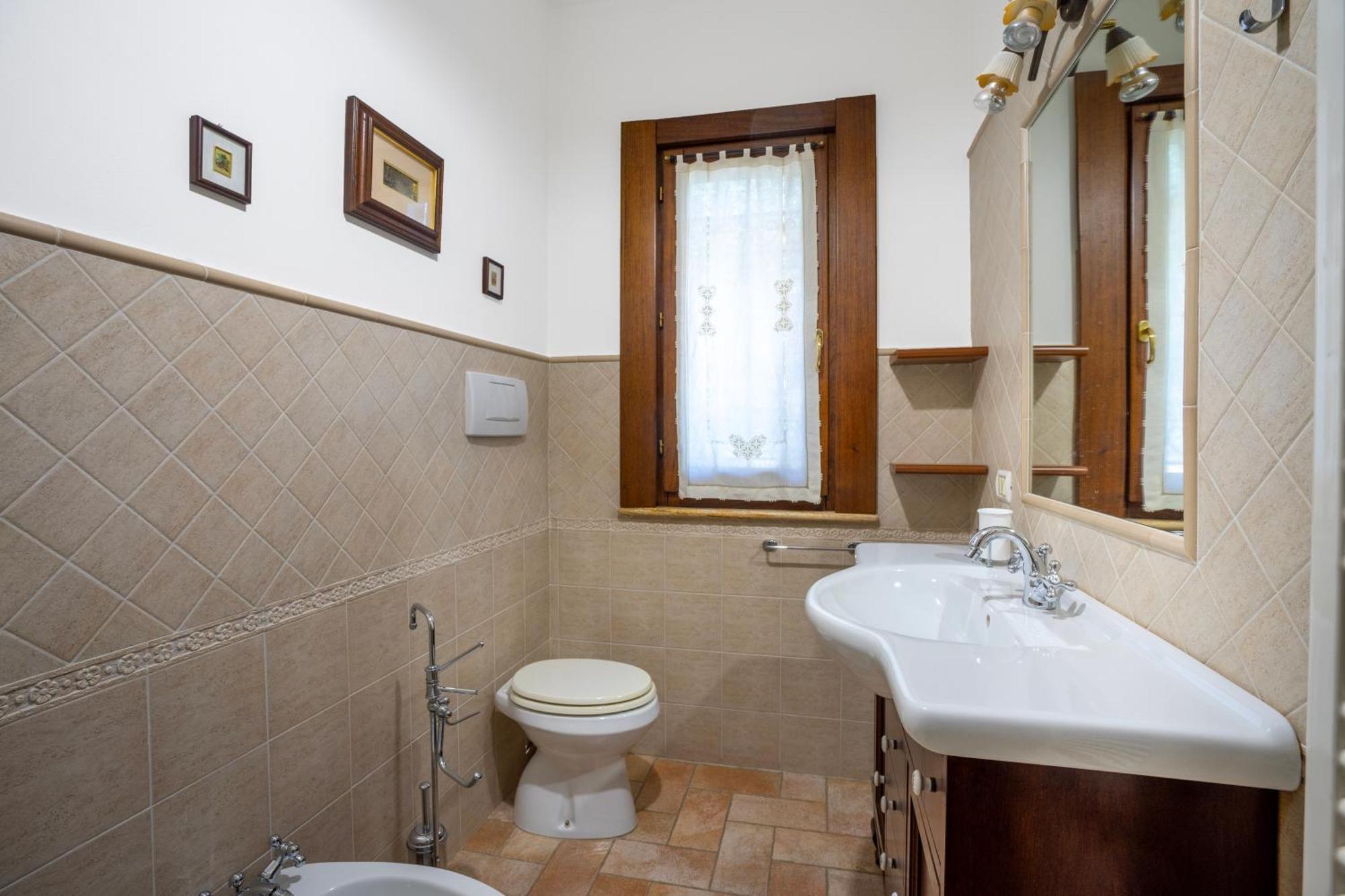 Charming With Garden & Stunning Views Of *