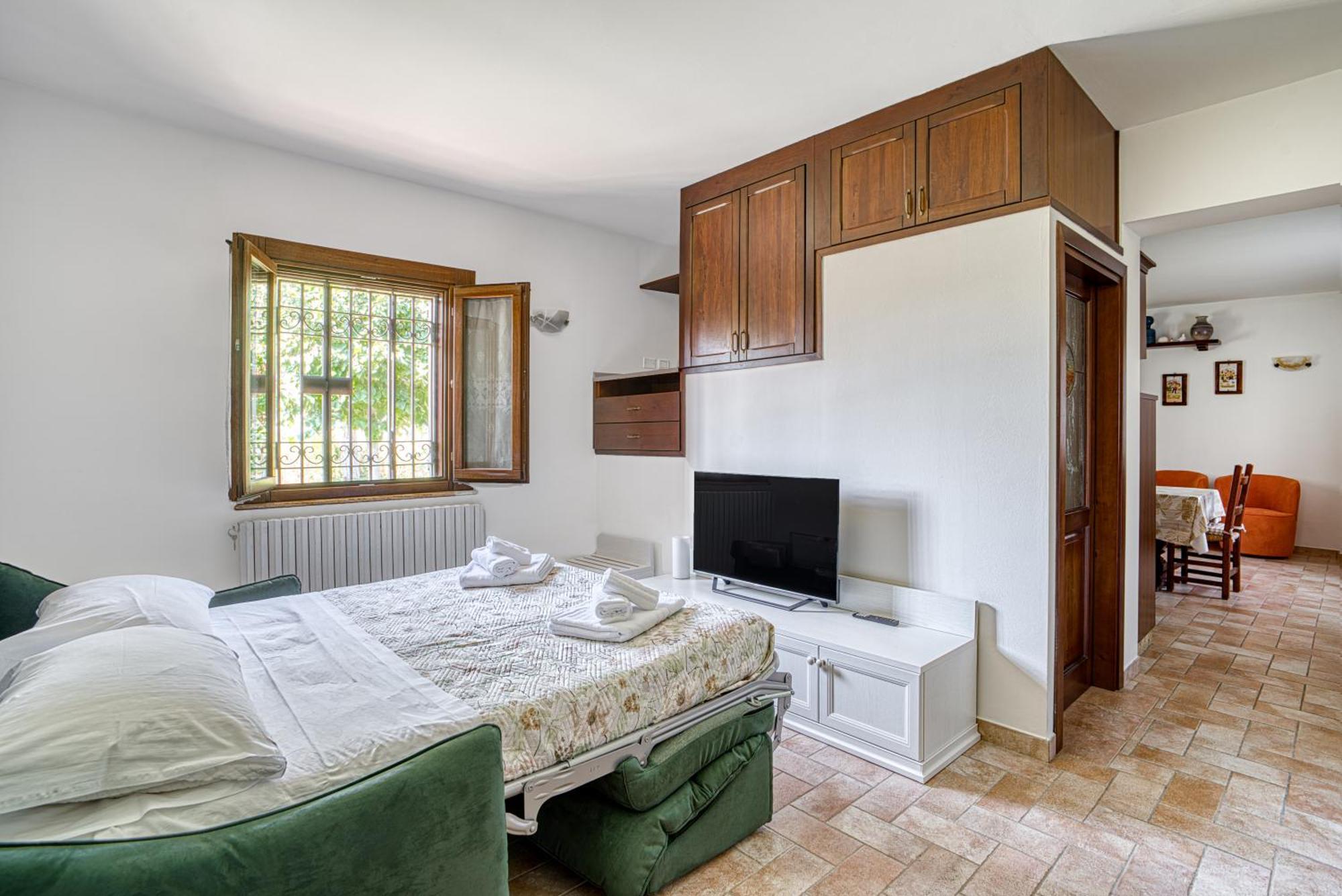 Charming With Garden & Stunning Views Of