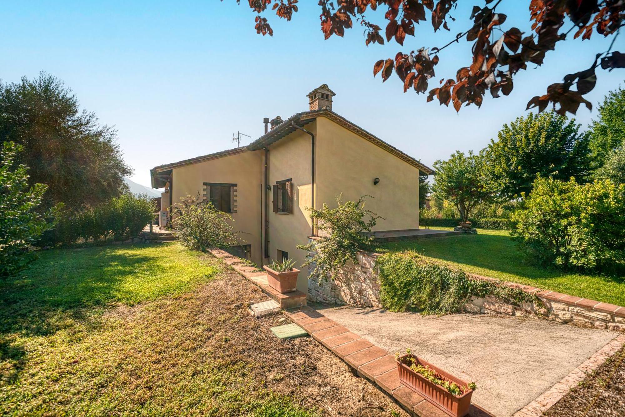 Charming With Garden & Stunning Views Of Holiday home
